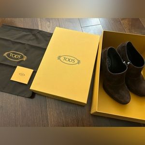 ❌SOLD❌ Tod’s Gomma Brown Suede Ankle Booties - US 6.5